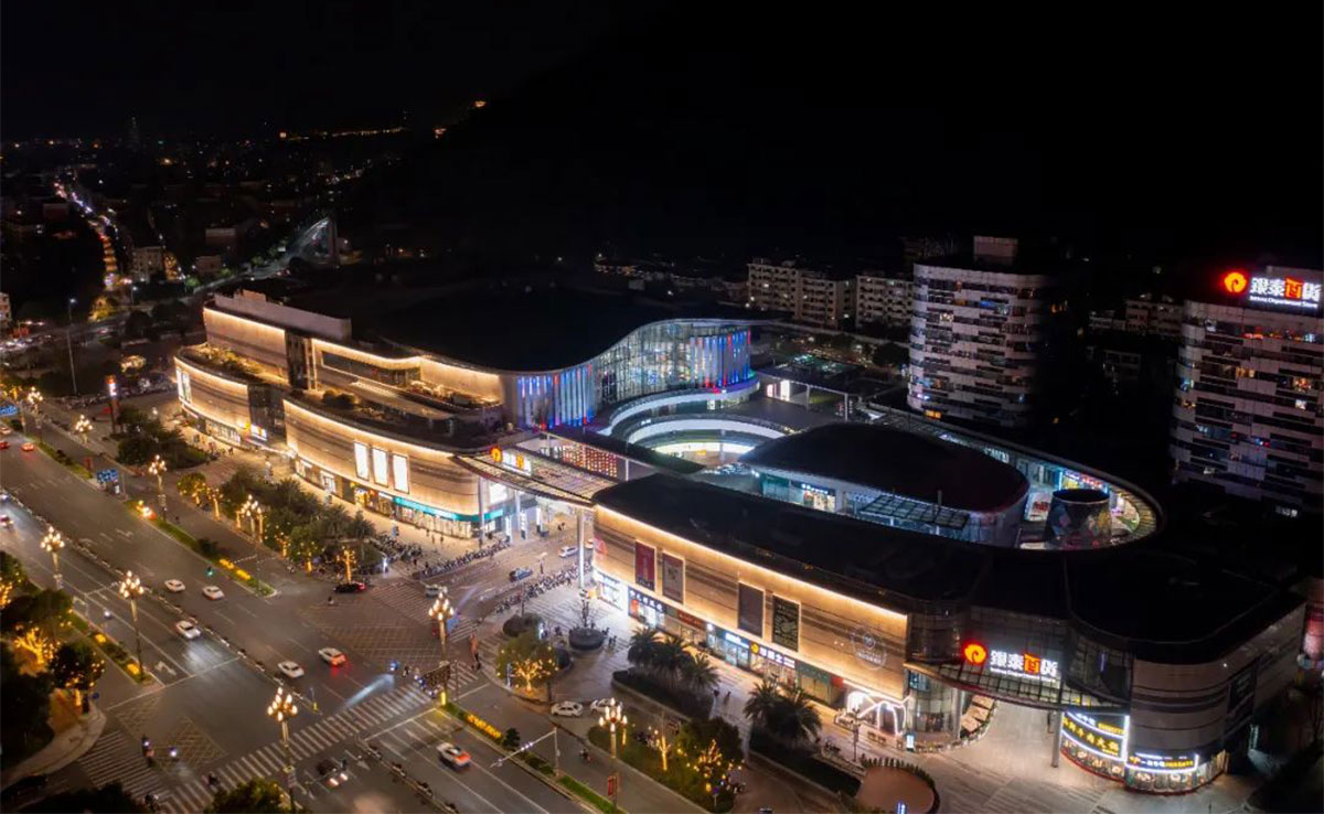 Shopping mall facade lighting