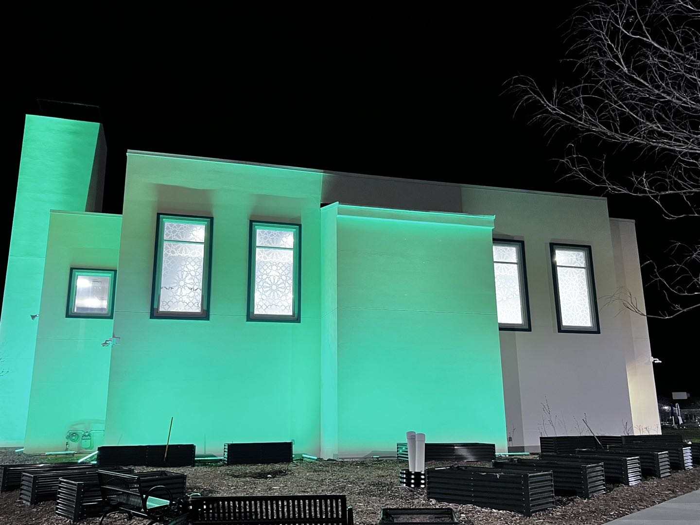 led wall washer solid green facade even wash